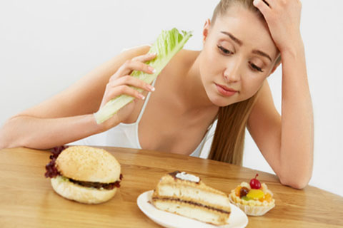 woman-having-difficulty-dieting